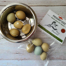 Cargar imagen en el visor de la galería, freeze dried pheasant eggs for pets