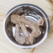 Cargar imagen en el visor de la galería, Cuellos de faisán liofilizados para perros o gatos, 2 oz