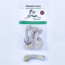 Cargar imagen en el visor de la galería, Cuellos de faisán liofilizados para perros o gatos, 2 oz